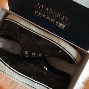 Sequins sperrys